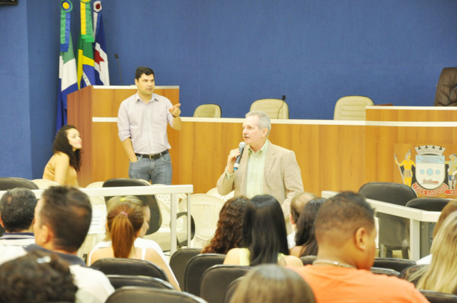 Ao longo da manhã, os profissionais da saúde receberam informações de prevenção e combate ao mosquito transmissor da Dengue, Chikungunya e Zika. (Foto:Assessoria)