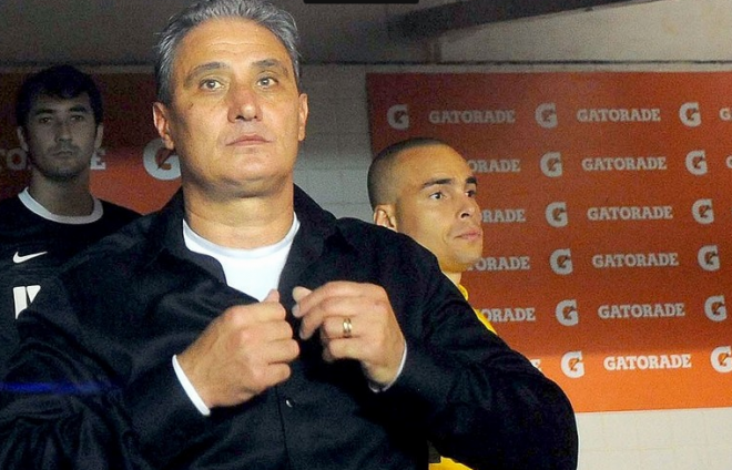 Tite freia empolgação por vitória na Vila e exige mais no Pacaembu