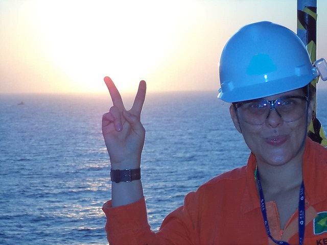 De terra e do mar: a engenheira que saiu da UFN3 para uma das plataforma de petróleo da Bacia de Campos