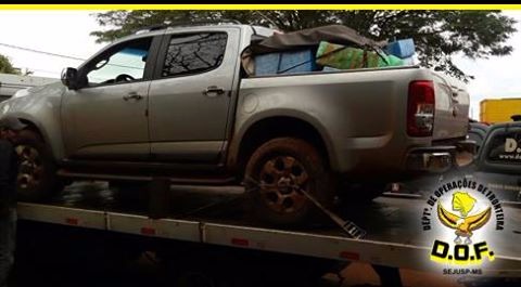 DOF recupera camionete furtada transportando quase uma tonelada e meia de droga A camionete S10 prata estava com registro de Roubo/Furto em São João do Meriti (Foto/Assessoria)