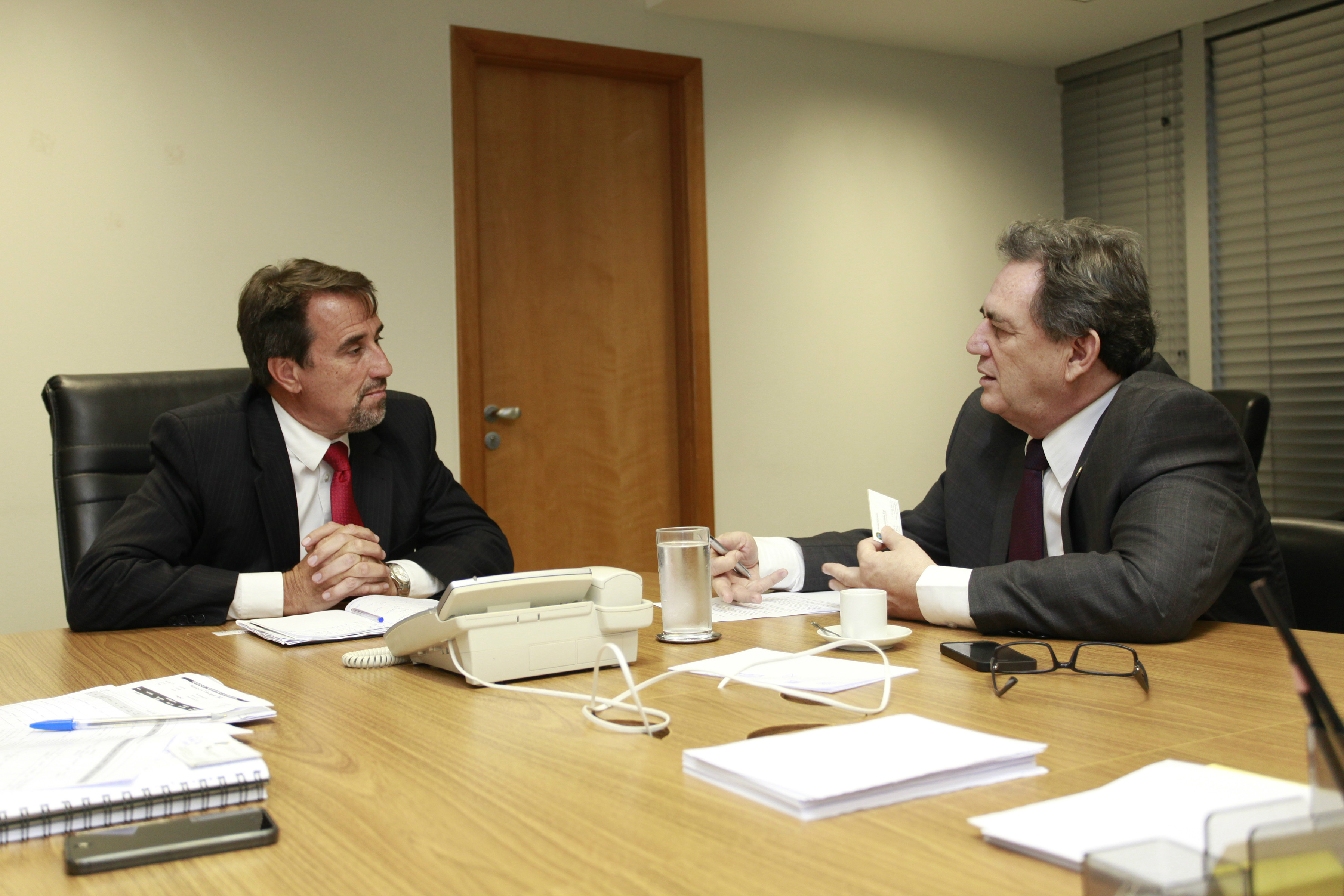 Senador Moka busca novos recursos para mobilidade urbana em MS Conforme expôs o senador Moka, o acréscimo de recursos poderia vir após reavaliação a ser feita no encerramento do prazo para a apresentação dos projetos municipais, no que concordou o ministro (Foto: Divulgação)
