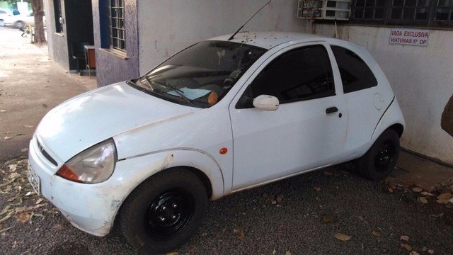 Carro usado em entrega de medicamento vendido ilegalmente (Foto: Osvaldo Nóbrega/TV Morena)