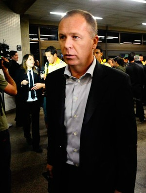 Mano na chegada da Seleção Brasileira a
São Paulo (Foto: Marcos Ribolli/Globoesporte.com)