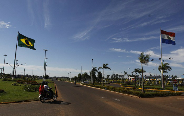 Fronteira do Brasil com o Paraguai em Ponta Porã que nesta sexta-feira promove durante três dias o evento Black Friday e vai atrair milhares de turistas para fazer compras, enquanto PRF vai montar estrutura especial para atender o movimento de veículos nas estradas fronteiriça (Foto: Divulgação)