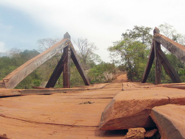 Governo vai substituir ponte precária por nova de concreto O Governo do Estado vai fazer investimento R$ 996 mil, originários do Fundersul, no empreendimento que deverá beneficiar diretamente dezenas de produtores rurais (Foto: Edemir Rodrigues)