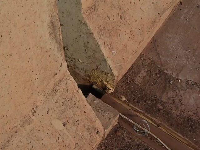 Ponte sobre rio Paraguai em MS tem emergência decretada após acidente Fenda aberta em ponte após acidente com embarcação (Foto: Reprodução/TV Morena)