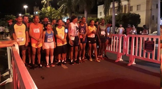 Policiais Civis participam da Corrida Rota das Estações em Três Lagoas Os atletas percorreram o entorno da Lagoa Maior passando pelas ruas Antônio Trajano, Avenida Capitão Olindo Mancine, Avenida Odair Rosa de Oliveira e Doutor Munir Tomé (Foto/Assessoria)