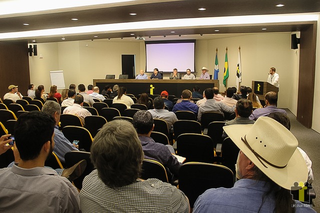 De acordo com os organizadores, o seminário tem por objetivo aperfeiçoar o conhecimento dos gestores públicos municipais (Foto/Assessoria)