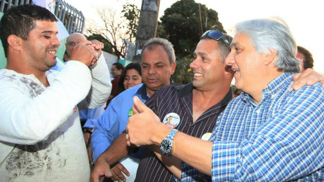 Ibope aponta que Delcídio pode vencer as eleições no primeiro turno Delcídio se mostrou satisfeito com a notícia, enquanto visitava Paranaíba ontem (Foto: Divulgação)
