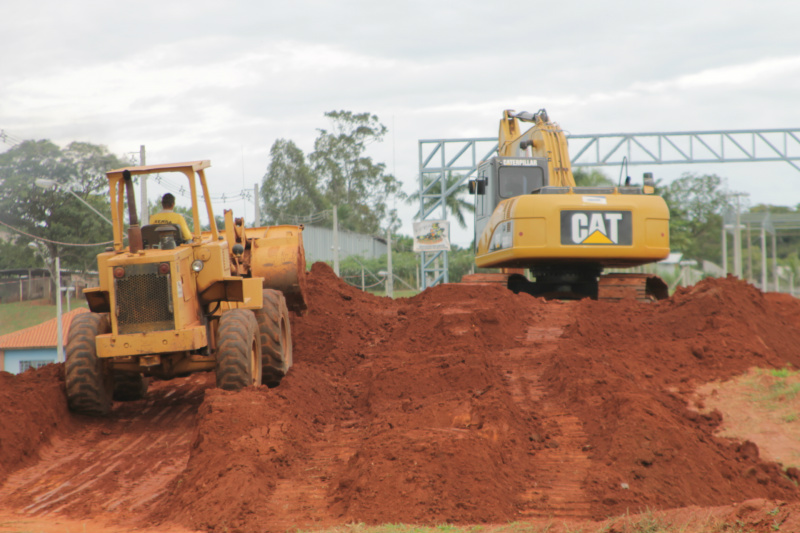 Motódromo de Três Lagoas tem a reta de largada mais comprida do Brasil Serão 1.400 metros de extensão, com 12 curvas e 14 rampas, segundo plano do responsável pelas obras (Foto: Ricrdo Ojeda)
