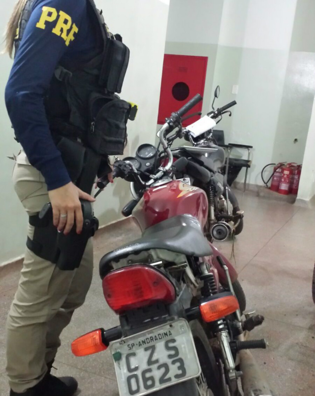 PRF recupera em Três Lagoas motocicleta furtada em Andradina A motocicleta será periciada para tentar encontrar o autor. (Foto: Assessoria/PRF)