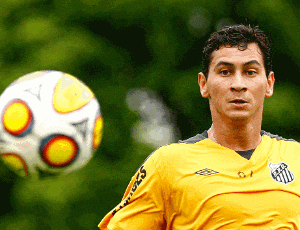 Paulo Henrique Ganso já corre em volta do campo no CT Rei Pelé desde quinta passada