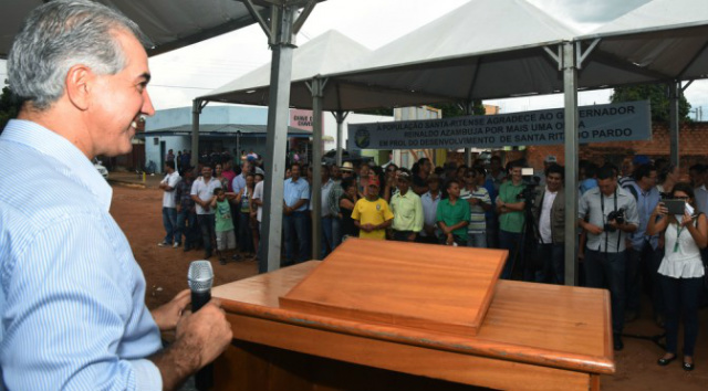 O anúncio foi feito durante solenidade na área urbana de Santa Rita do Pardo, na tarde desta quarta-feira (29). (Foto: Divulgação)