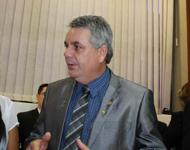 Guerreiro solicita aparelhos e mobiliários para atendimento de pacientes com câncer em Três Lagoas São necessários, por exemplo: maca, armários, bancada, carrinho de emergência, oxímetro, cadeira de rodas, equipamentos para ultrassom e outros.(Foto:Assessoria)
