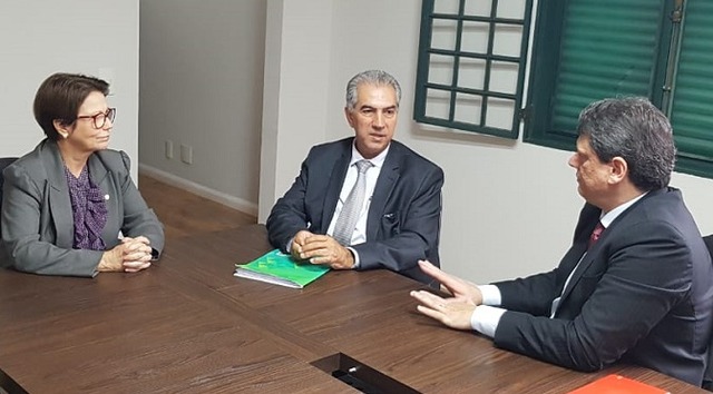 Em reunião com futura ministra, governador garante recuperação da Malha Oeste Deputada federal e futura ministra da Agricultura, Tereza Cristina; governador Reinaldo Azambuja; e secretário de Coordenação de Projetos da Secretaria Especial do PPI, Tarcísio Gomes de Freitas.