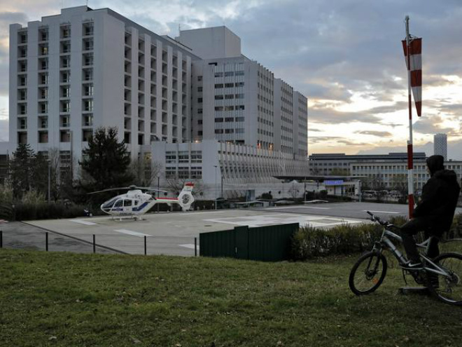 Schumacher sofreu acidente e foi levado primeiramente a Moutiers, mas seguiu para Grenoble pouco depois (Foto: AP)
