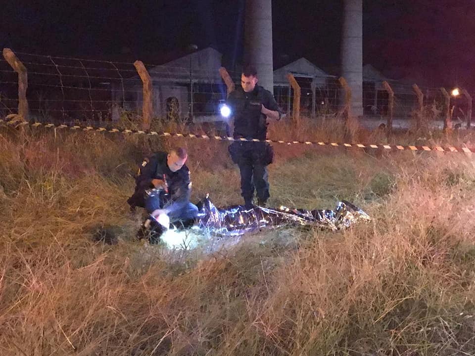 Três acidentes deixam uma pessoa morta e duas feridas em Três Lagoas Acidente na madrugada deixou uma pessoa morta na Avenida Ponta Porã. Foto enviada pelo leitor Rodolfo Gomes.
