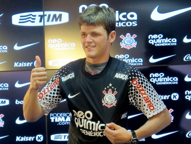 Renan é apresentado no Corinthians (Foto: Carlos Augusto Ferrari / GLOBOESPORTE.COM)