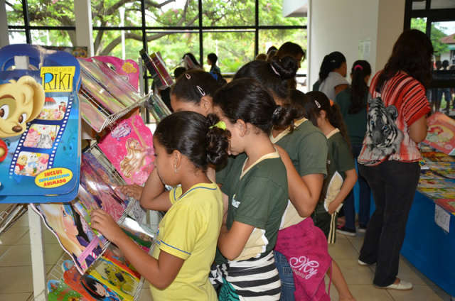 10ª Feira do Livro segue até sexta-feira na Biblioteca Municipal “Rosário Congro” Escolas que tiverem interesse em levar os alunos para visitar a feira devem agendar o transporte pelo telefone 3929-1484, com o Dalmo.(Foto:Assessoria)