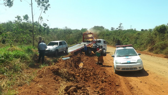Carro capota na MS 276 em Nova Andradina A PMR (Polícia Militar Rodoviária) da base operacional do Vale do Ivinhema atendeu a ocorrência (Foto : Emerson Dantas/Jornal da Nova)