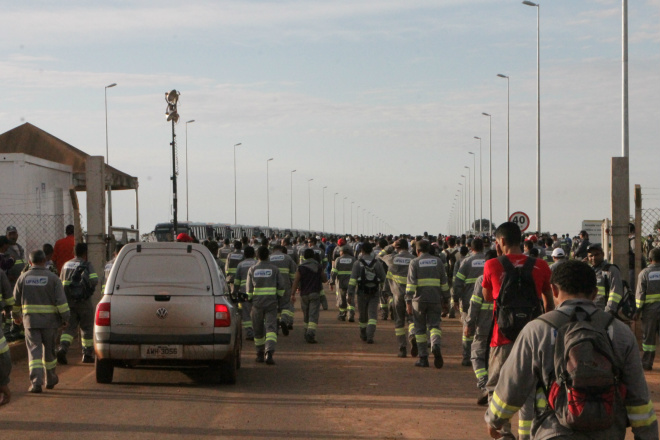 Após assembleia cerca de seis mil trabalhadores do Consórcio UFN3 retornam ao trabalho encerrando o movimento grevista que durou dois dias (Foto: Ricardo Ojeda)
