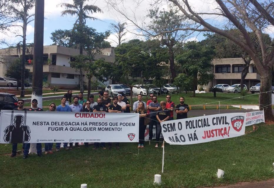 Acampados em frente a governadoria Policiais Civis realizam protesto Os policiais instalaram tendas, barracas para dormir e banheiros químicos (Foto/Assessoria)