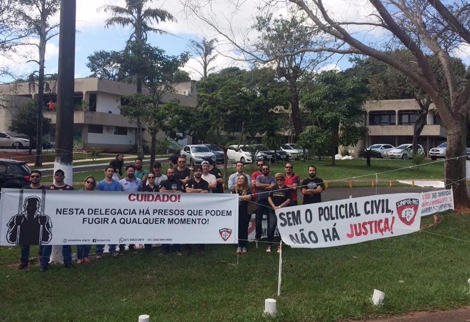 Os policiais  instalaram tendas, barracas para dormir e banheiros químicos (Foto/Assessoria)