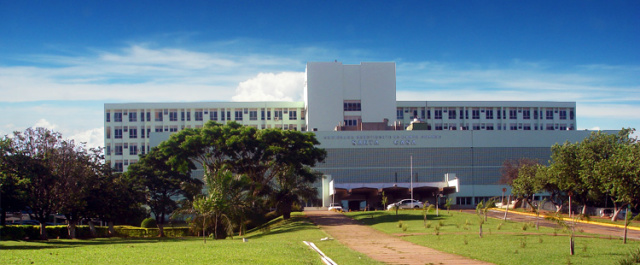Santa Casa de MS admite despreparo de profissionais para tratar câncer O paciente Adolfo Coelho de Souza fazia tratamento contra um câncer no aparelho digestivo e morreu no dia 29 de agosto, cerca de um mês depois que o hospital reassumiu os serviços de oncologia (Foto: Google Imagens)