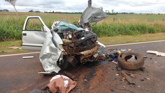 A camionete que o vereador de Eldorado (MS) dirigia ficou destruída. — Foto: Polícia Civil/Divulgação