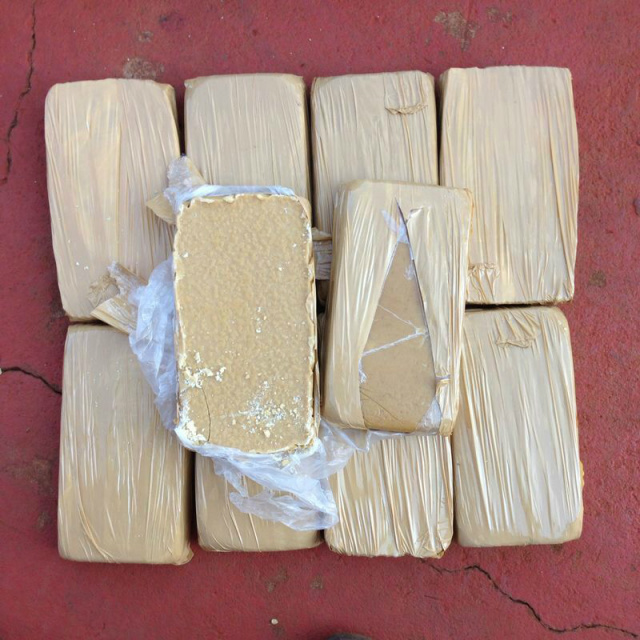 PMR recupera Vectra roubado e apreende maconha, cocaína e pasta base O autor, um homem de 59 anos foi preso por tráfico de drogas (Foto: Divulgação/Assecom)