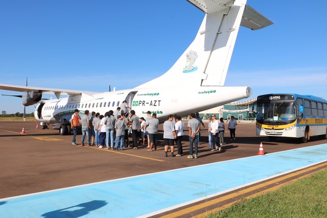 Na próxima semana, às 8h e às 14h mais duas turmas da APAE farão a visita ao aeroporto para conhecerem o avião e os procedimentos de segurança para a decolagem. (Foto: Assessoria)