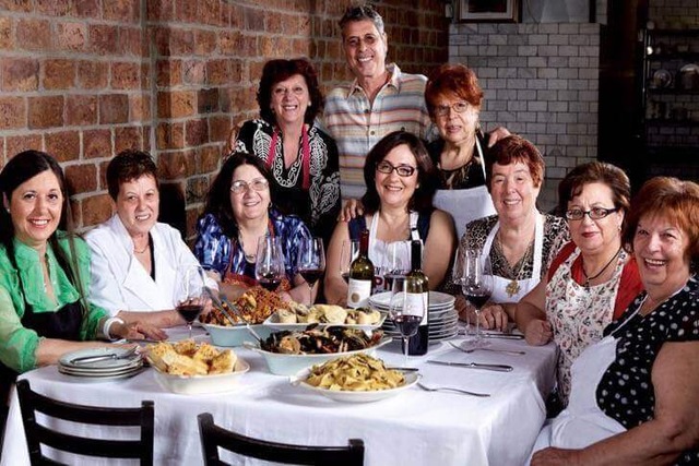 Restaurante decidiu contratar “avós” e agora tem a melhor comida caseira