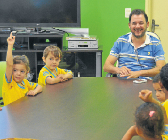 Prefeito comemora reconhecimento da educação (Foto: Divulgação)