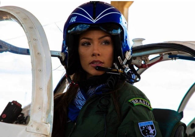 Modelo três-lagoense é a nova madrinha da Academia da Força Aérea Brasileira A modelo Wendy Tavares é a madrinha da turma de cadetes da AFA de 2018. Fotos: MF Press