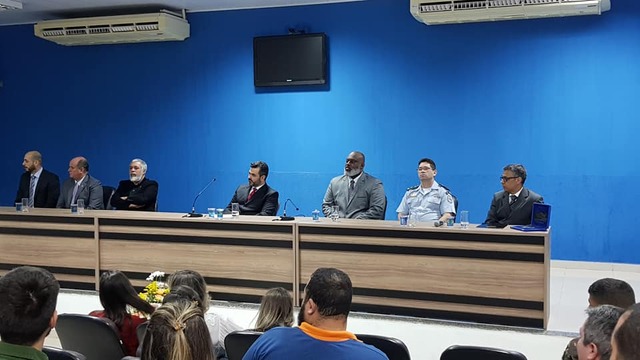 Novo Delegado da Polícia Federal toma posse em Três Lagoas Delegado Nivaldo Lopes (1º à esquerda) é o novo Chefe da Delegacia da Polícia Federal de Três Lagoas. Foto: Ricardo Ojeda.