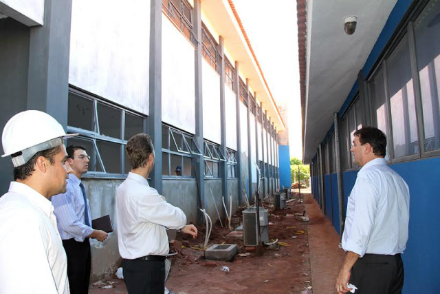 As obras da construção do novo Senai também foram vistoriadas por Longen (Foto: Divulgação/Fiems)