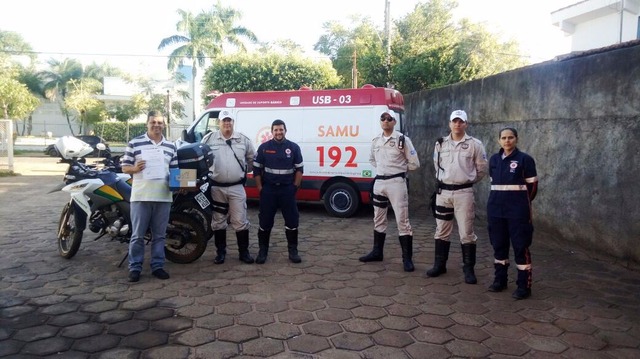 Agentes de Trânsito auxiliam SAMU em atendimentos em Três Lagoas Os atendimentos já estão sendo realizados em conjunto, mostrando um sucesso na segurança dos transeuntes, dos envolvidos no acidente e dos atendentes do SAMU. (Foto: Assessoria)
