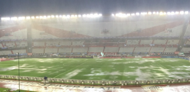 Gramado ficou alagado em diversas partes após chuva intensa em Buenos Aires (Foto:Reprodução)