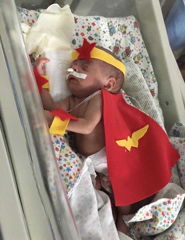 Bebês prematuros viram super-heróis em maternidade de MS: 'Uma forma de mostrar como eles são guerreiros'