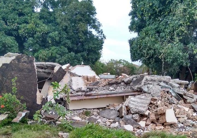 “Bataguassu não tem nenhum respeito pela sua história”, diz neto do 1º prefeito da cidade, após demolição de casarão histórico Casarão que foi o primeiro cartório da cidade e residência do primeiro prefeito de Bataguassu foi demolida hoje. Fotos: Arquivo Pessoal