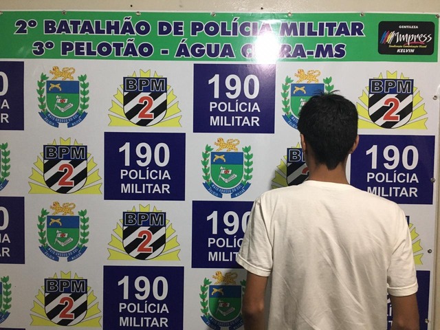 Polícia Militar de Água Clara prende jovem por perturbação do sossego alheio e apreende aparelhagem de som Polícia Militar de Água Clara prende jovem por perturbação do sossego alheio e apreende aparelhagem de som
