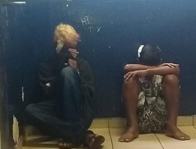 Adolescentes de 14 e 11 anos roubam celular e durante fuga são atropelados Adolescentes foram levados para uma unidade de saúde e depois encaminhados à delegacia (Foto: divulgação/Guarda Municipal)