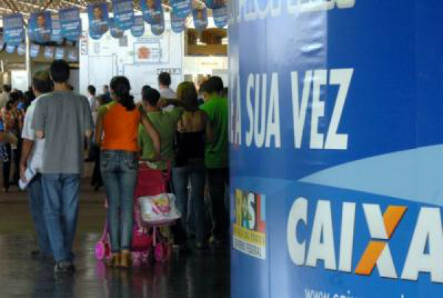 Caixa e Sindmóveis terão que ressarcir dinheiro cobrado ilegalmente de compradores de imóveis Para um imóvel que custasse R$ 200 mil, por exemplo, o comprador deveria pagar R$ 10 mil de corretagem (Foto: Google)