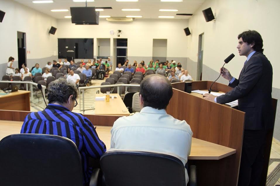 Nova entrada da cidade, corredor de ônibus, entre outros, podem ser fruto de Audiência Pública A explanação técnica da matéria foi feita pelo arquiteto e urbanista Professor Ângelo Arruda (Foto/Assessoria)