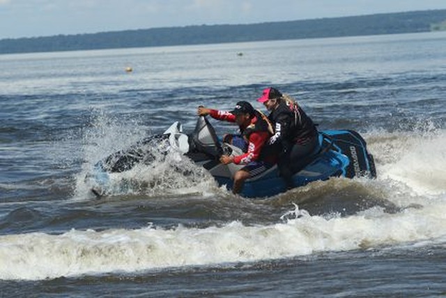 Balneário Municipal de Três Lagoas recebe evento que fomenta turismo aquático Cerca de 110 turistas da região participaram do 3º Encontro de Jet Skis (Foto/Assessoria)