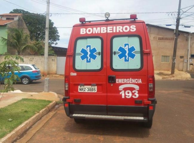 Corpo de Bombeiros no local da ocorrência em Bataguassu. (Foto: Divulgação)