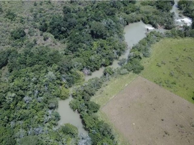 Água barrenta que atingiu Rio da Prata saiu de fazenda que cultiva soja Imagem aérea do Rio da Prata, então cristalino, após a última chuva na região. (Foto: Divulgação)