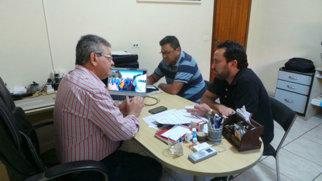 O assessor Juridico e o diretor da CMI estiveram no Pefil News para explicar que a empresa está em dia com os colaboradores  (Foto: Marcio Oliveira )