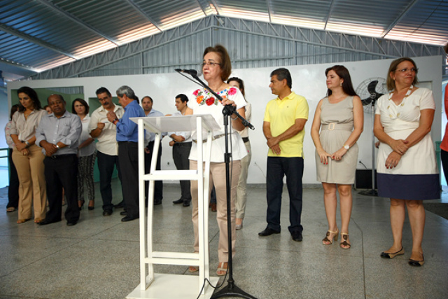 Já a ordem de serviço foi dada para que outras sete unidades recebam novas quadras cobertas e três escolas ganhem a cobertura da quadra de esportes e arquibancadas novas (Foto: Edemir Rodrigues)