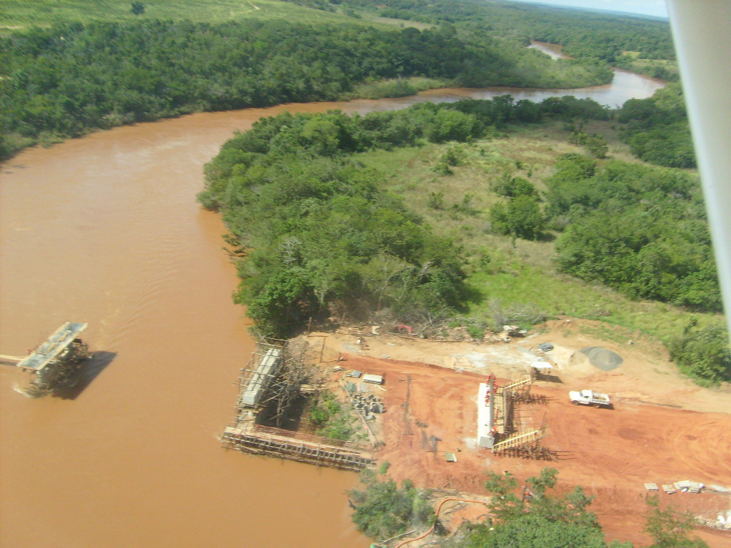 Das obras constam também a consrtrução de pontes, como a sobre o rio Pardo (Foto: Divulgação)
